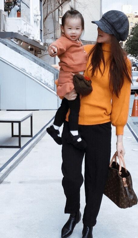 48岁伊能静暴瘦自称公主!网友:带娃出街美得不像妈 48岁伊能静暴瘦自称公主!网友:带娃出街美得不像妈