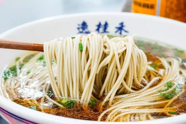 上海面馆的一半藏在老路湾(上图) 上海面馆的一半藏在老路湾(上图)