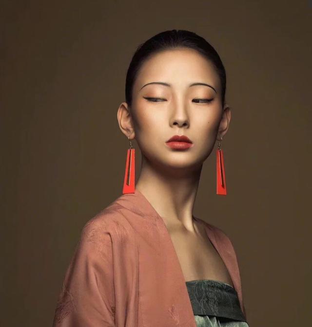 女孩的眼睛类型一般分为这五种,三种好看,两种难看。你属于哪一类? 女孩的眼睛类型一般分为这五种,三种好看,两种难看。你属于哪一类?