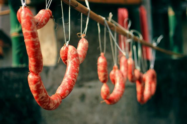 1块烟熏腊肉=抽290根香烟?不得了!那腊肉腊肠还能吃吗? 1块烟熏腊肉=抽290根香烟?不得了!那腊肉腊肠还能吃吗?