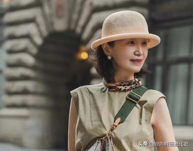 年近60,但美丽典雅,这位中老年母亲的“气质与风格”太值得学习了 年近60,但美丽典雅,这位中老年母亲的“气质与风格”太值得学习了