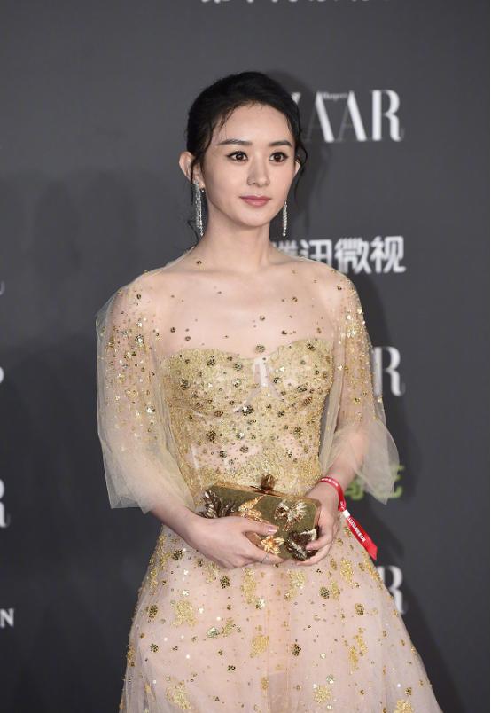 刘石狮和赵丽英同时走上了红地毯。他们两人在分娩后都回来了,但他们似乎彼此分开了 刘石狮和赵丽英同时走上了红地毯。他们两人在分娩后都回来了,但他们似乎彼此分开了