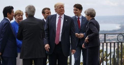 在职场上被领导孤立冷落该怎么解决