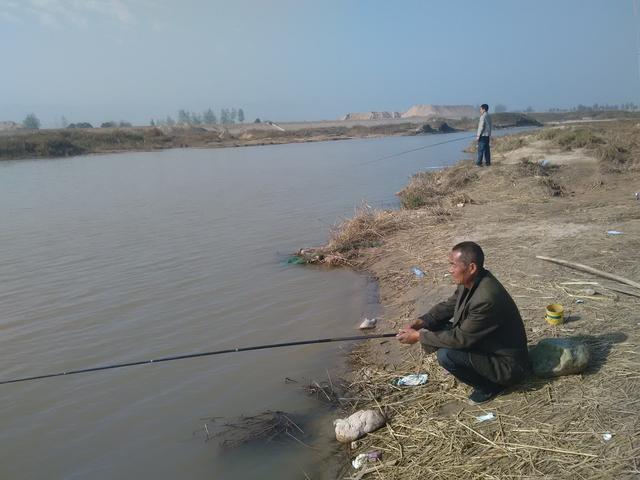 有泡无泡 看清楚在钓 水面上的这些迹象 一大波鱼