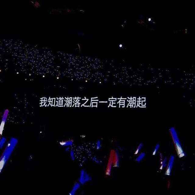 丧一点的灰暗文字背景图