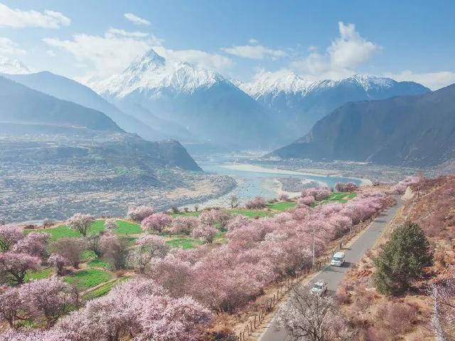 他拍世界各地的风景 顺便拿世界级摄影奖